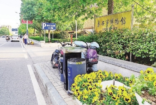亂扔垃圾隨意停車 不文明旅游行為煞風景